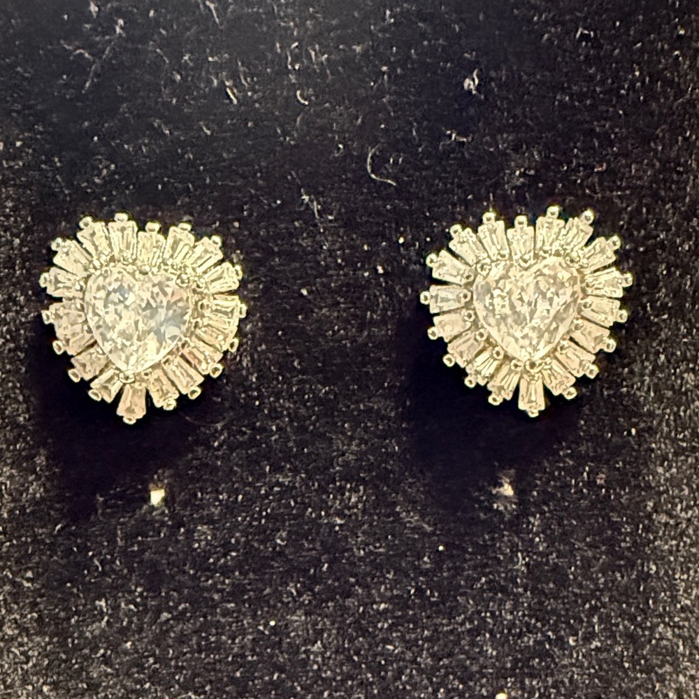 Pretty Bird White Gold Plated Heart Earrings